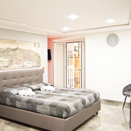 Suite Napoli Sotterranea Con Vasca Idromassaggio ภายนอก รูปภาพ