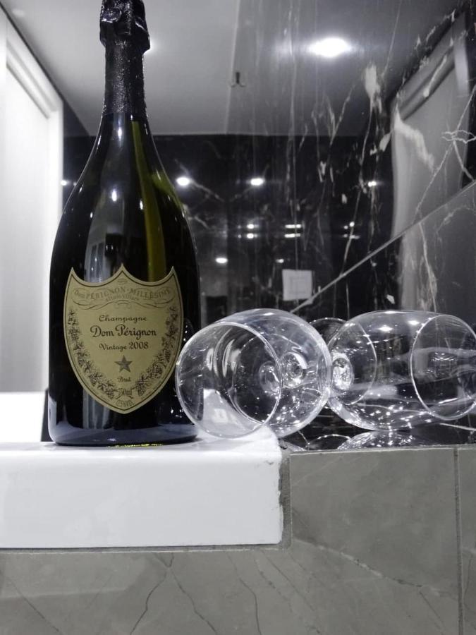 Suite Napoli Sotterranea Con Vasca Idromassaggio ภายนอก รูปภาพ
