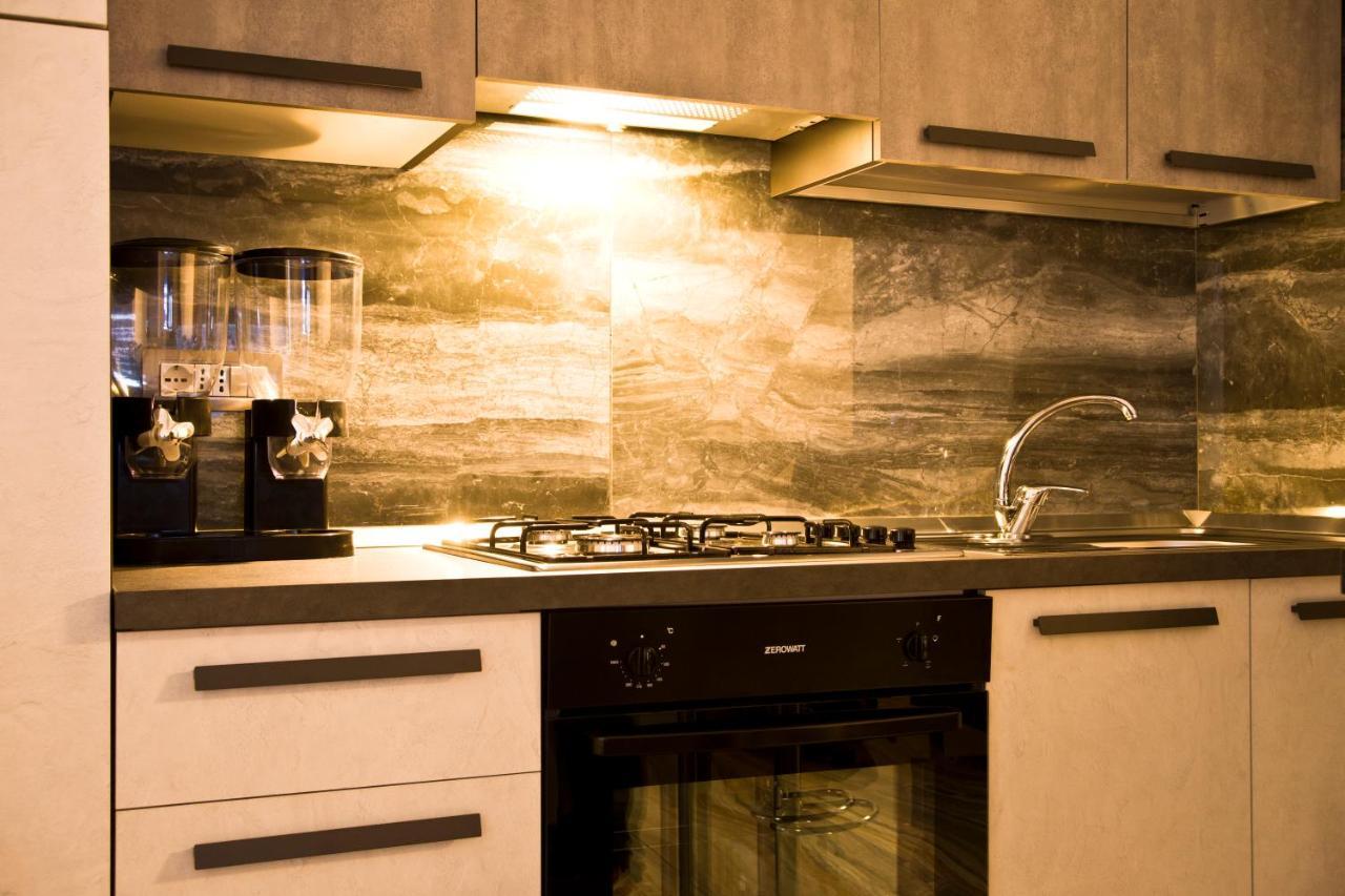 Suite Napoli Sotterranea Con Vasca Idromassaggio ภายนอก รูปภาพ