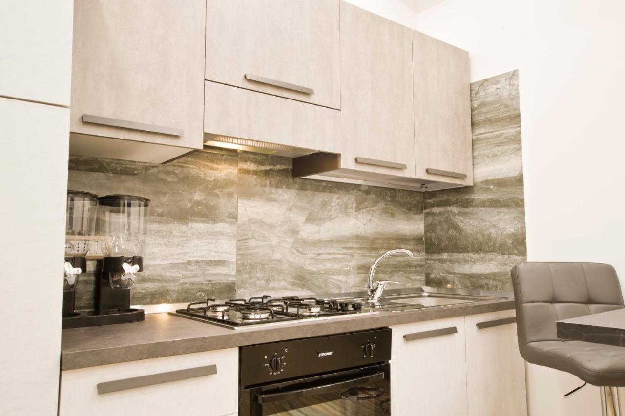 Suite Napoli Sotterranea Con Vasca Idromassaggio ภายนอก รูปภาพ