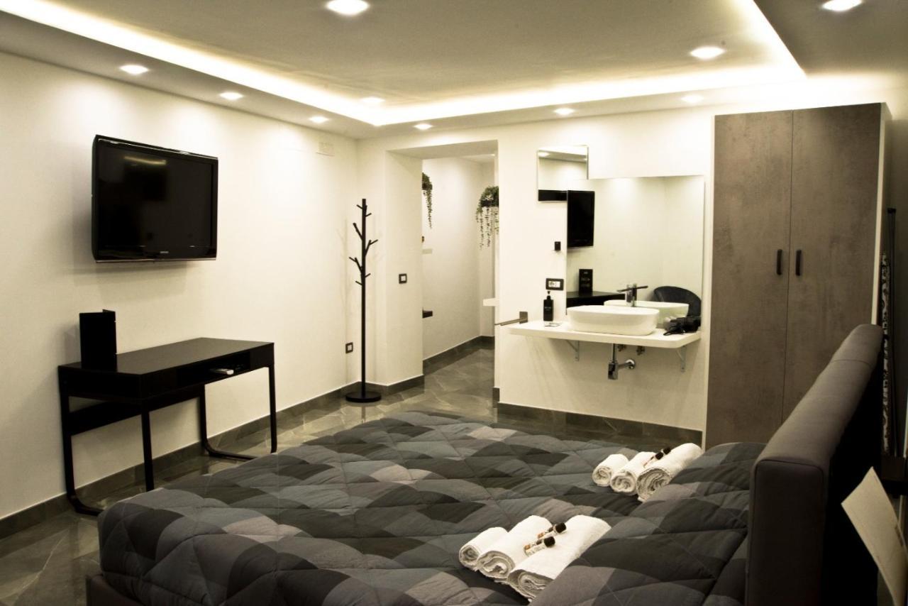 Suite Napoli Sotterranea Con Vasca Idromassaggio ภายนอก รูปภาพ