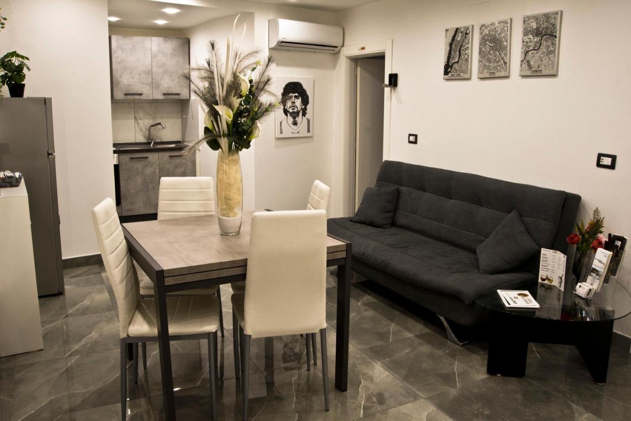 Suite Napoli Sotterranea Con Vasca Idromassaggio ภายนอก รูปภาพ
